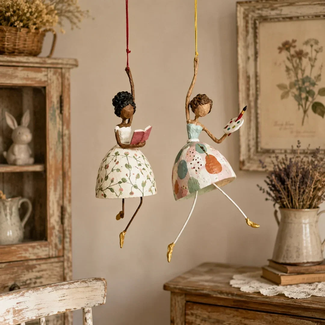 💃🌸 Laat jouw ruimte dansen — Speelse hangornament van een dansende dame