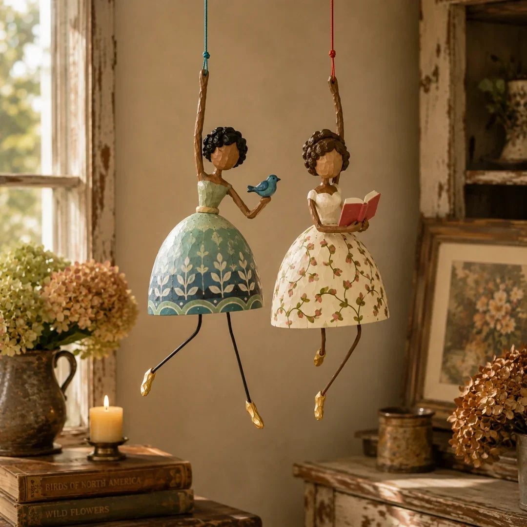💃🌸 Laat jouw ruimte dansen — Speelse hangornament van een dansende dame