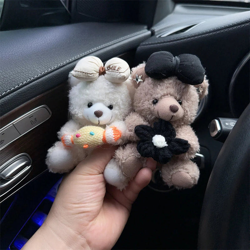 De knuffelbare reisgenoot 🧸 — Verrijk het interieur van je auto met pure tederheid