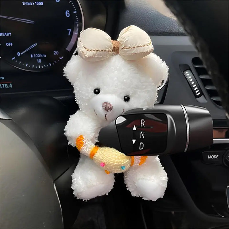 De knuffelbare reisgenoot 🧸 — Verrijk het interieur van je auto met pure tederheid