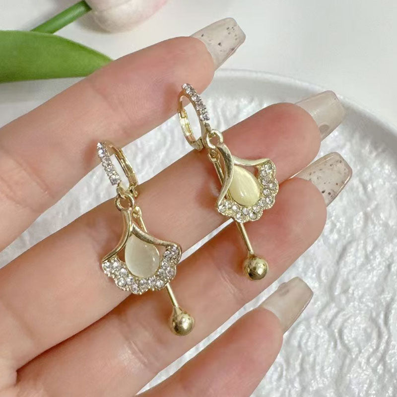 🌟 Elegante Ginkgo & Opaal Oorbellen